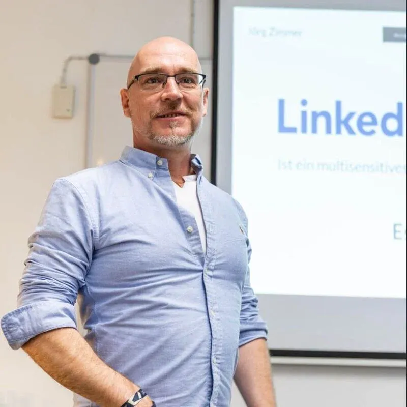 Jörg Zimmer präsentiert SEO-Strategie - Freelancer für Suchmaschinenoptimierung Berlin